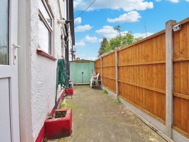 Flat for sale in Isleworth, Greater London
