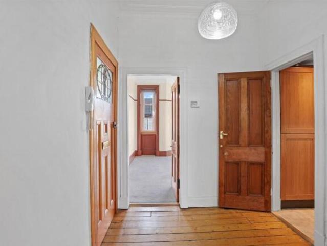 Flat for sale in Hyndland, Scotland