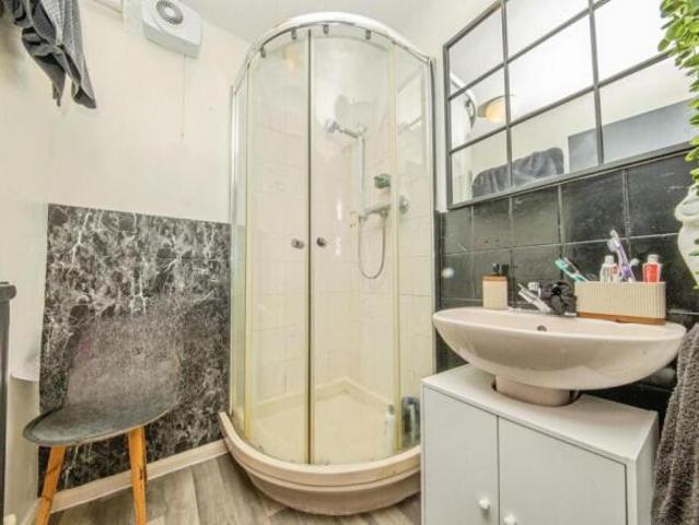 Flat for sale in California, Key Street