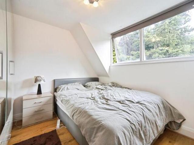 Flat for sale in Oakwood, West Yorkshire