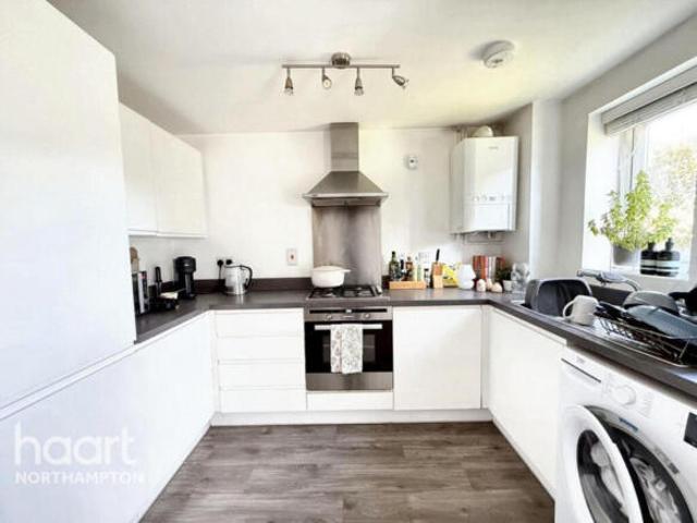 Flat for sale in Northampton, Northamptonshire