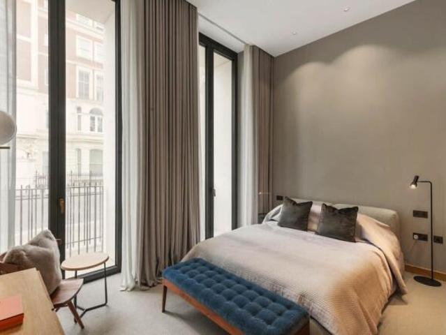 Flat for sale in Kensington, Calderstones