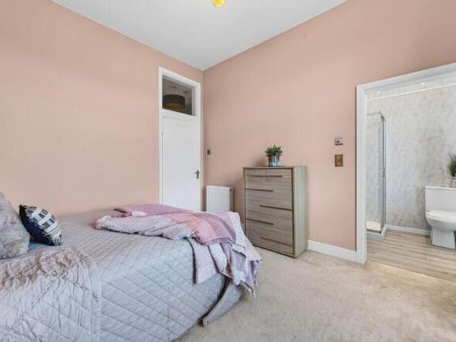 Flat for sale in Dennistoun, Scotland