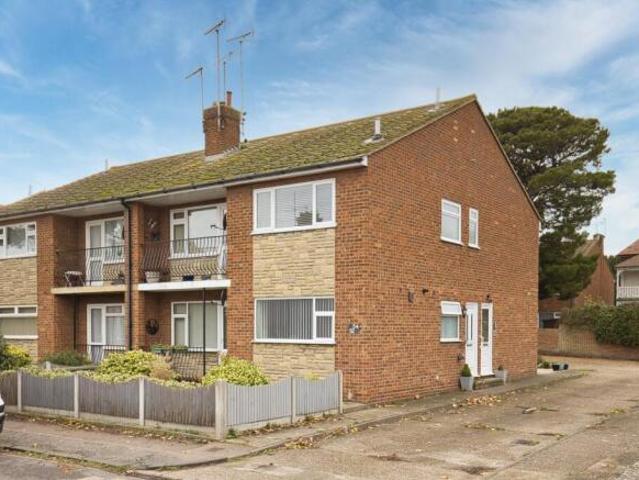 Flat for sale in Acol, Kent