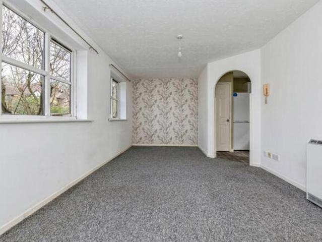 Flat for sale in Stone, Monks Orchard