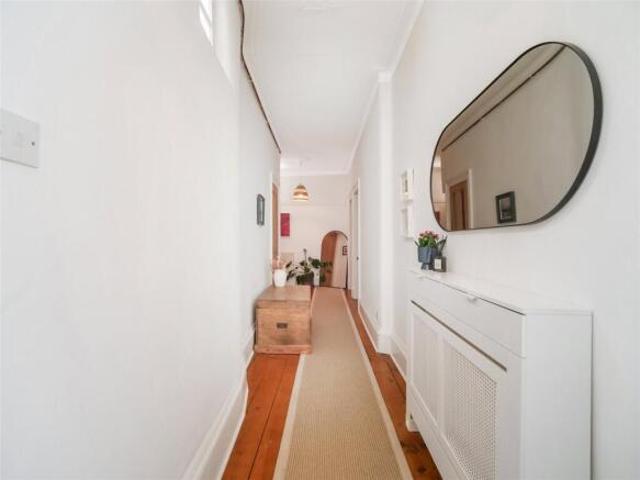 Flat for sale in Hillhead, Scotland