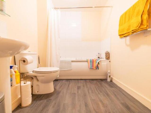 Flat for sale in Cardiff Bay, Falcon Lodge