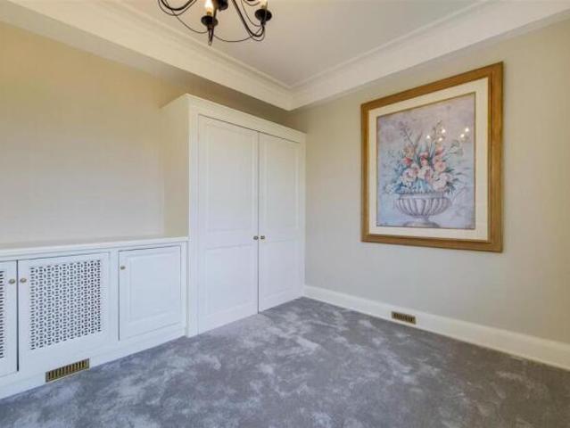 Flat for sale in Cat Hill