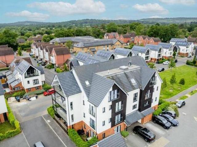 House for sale in Oxted, Hillview