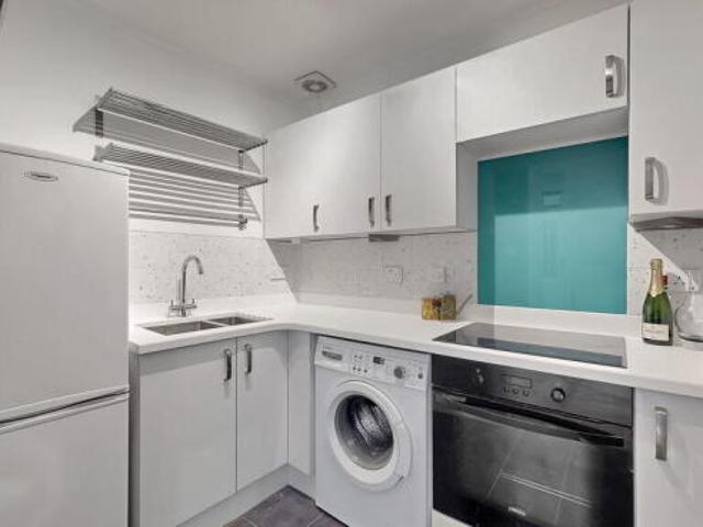 Flat for sale in Cardonald, Scotland