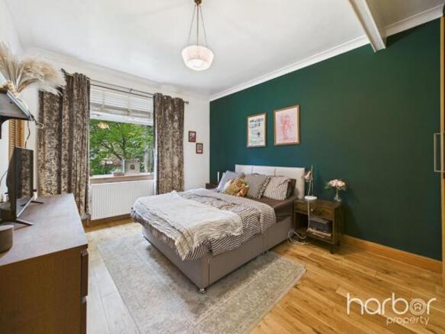 Flat for sale in Craigton, Scotland