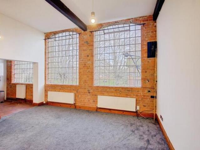 Flat for sale in Northampton, Northamptonshire