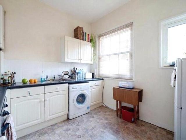 Flat for sale in Hampshire, England