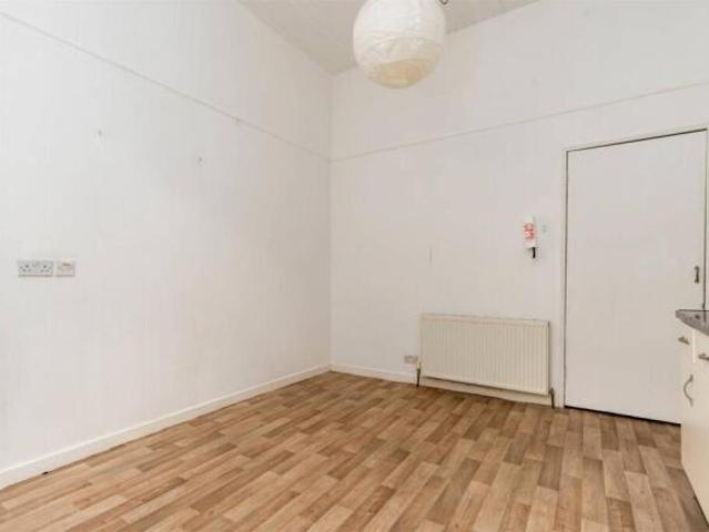 Flat for sale in Lauriston, Scotland