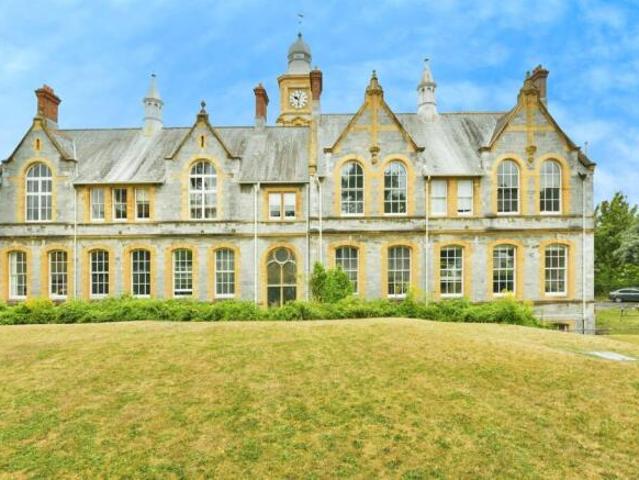 Flat for sale in Mount Wise