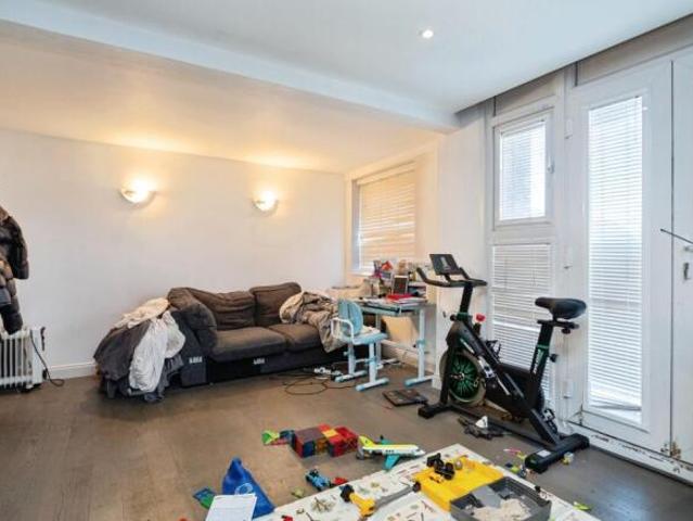 Flat for sale in South Hackney, Greater London