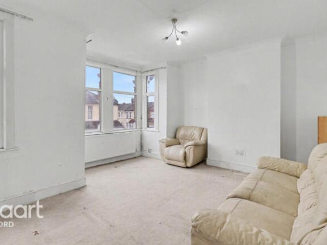 Flat for sale in Barking, Greater London