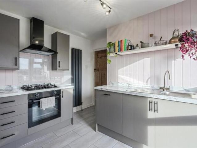 Flat for sale in Follaton, Strode