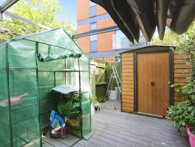Flat for sale in Beckenham, Greater London
