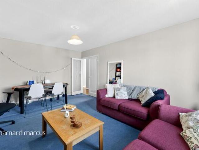 Flat for sale in New Malden, Greater London