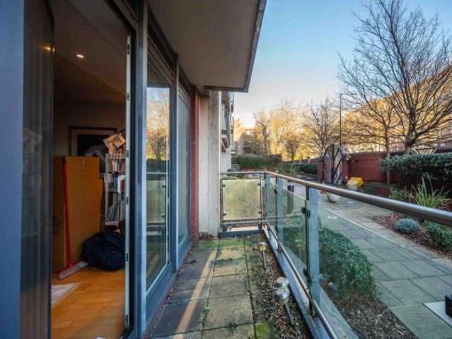 Flat for sale in Cat Hill