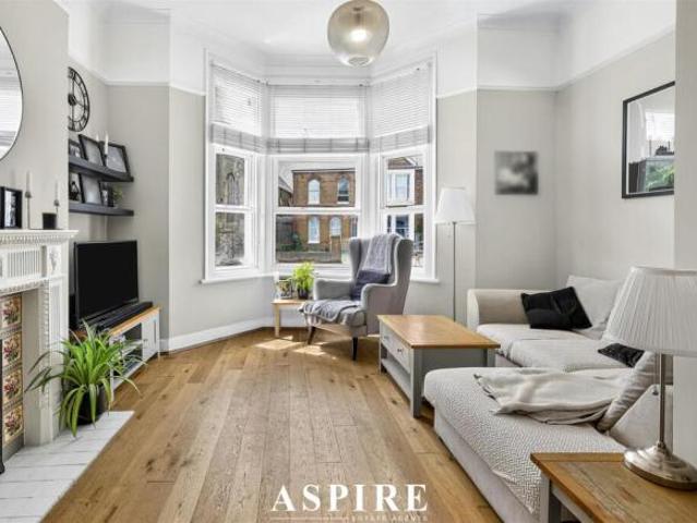 Flat for sale in Alton Barnes, Essex