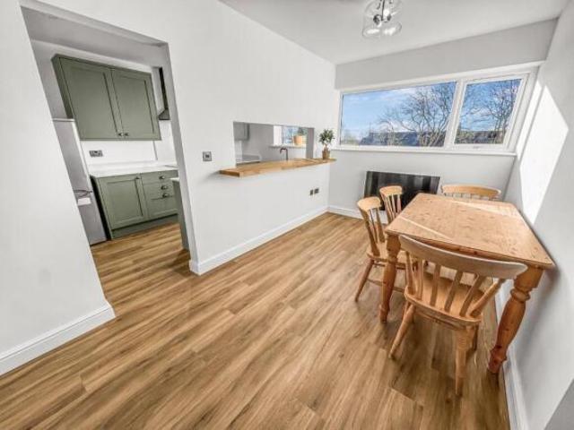 Flat for sale in Roundhay, West Yorkshire