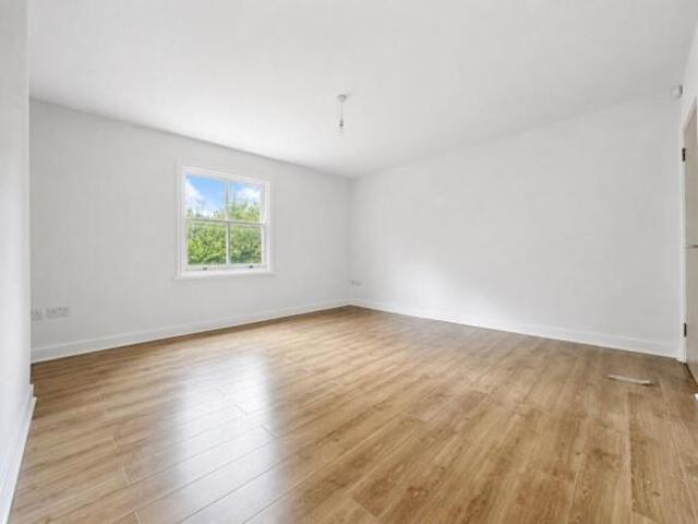 Flat for sale in Calderstones