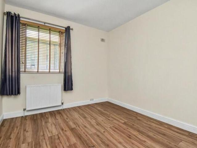 Flat for sale in Kilsyth, Scotland