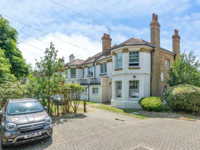 Flat for sale in Alton Barnes, Essex