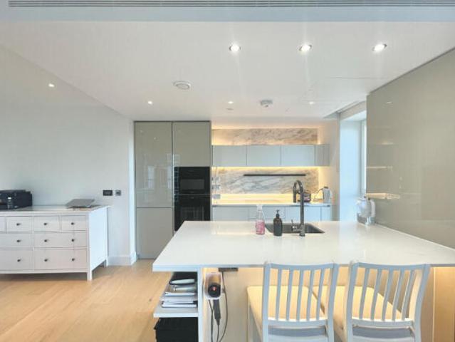 Flat for sale in Shepherd's Bush, Greater London