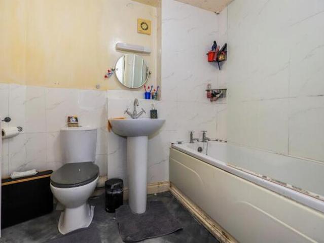 Flat for sale in Fordhouses, West Midlands