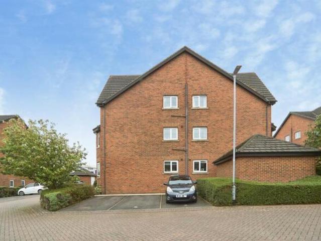 Flat for sale in Pudsey, Leeds