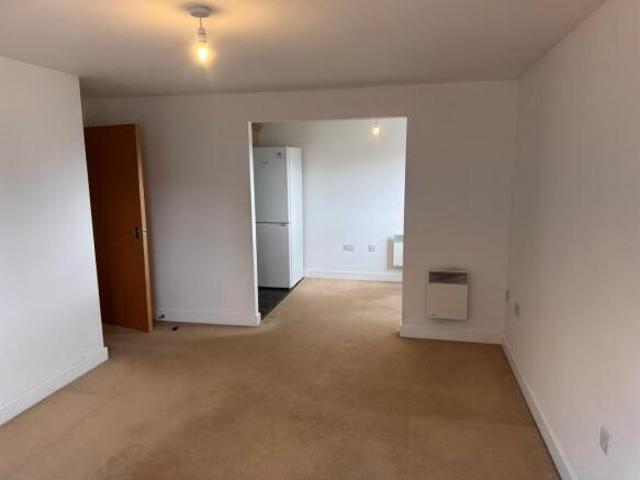 Flat for sale in Pudsey, West Yorkshire