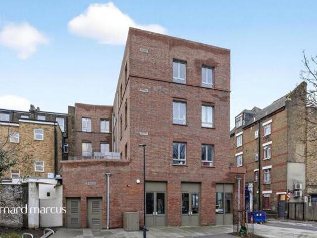 Flat for sale in Peckham, Greater London