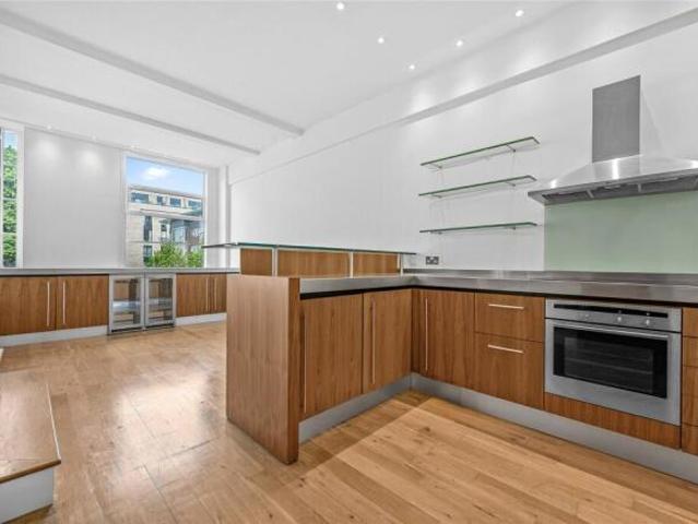 Flat for sale in Lilestone Estate, Greater London