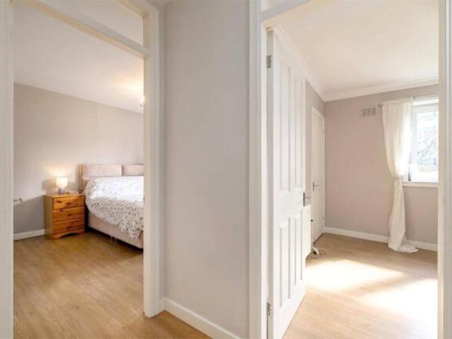 Flat for sale in Comiston, Scotland