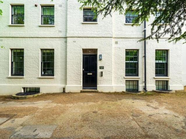 Flat for sale in Cat Hill