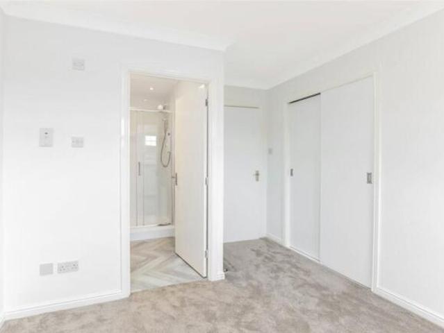 Flat for sale in Shawlands, Scotland