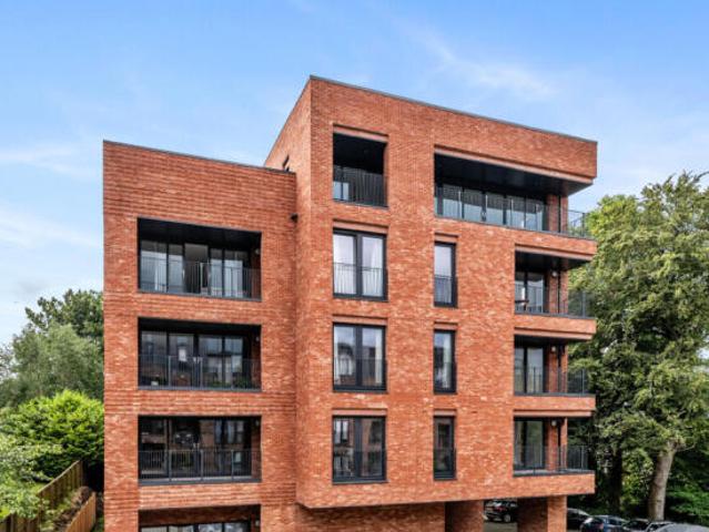 Flat for sale in Langside, Scotland