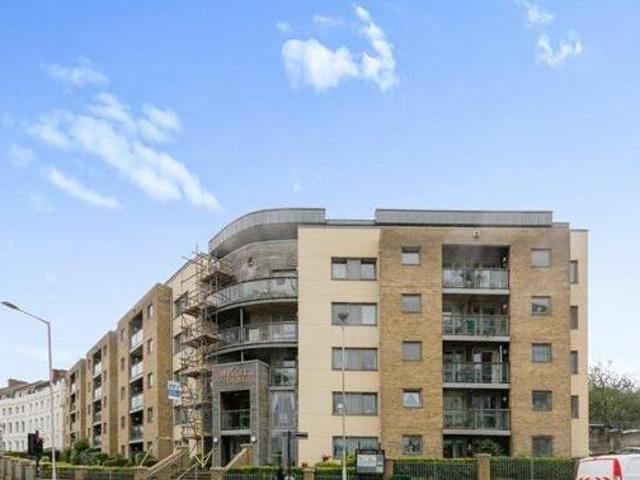 House for sale in Follaton, Strode