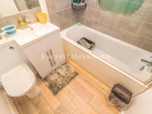 Flat for sale in Greaves, Bare