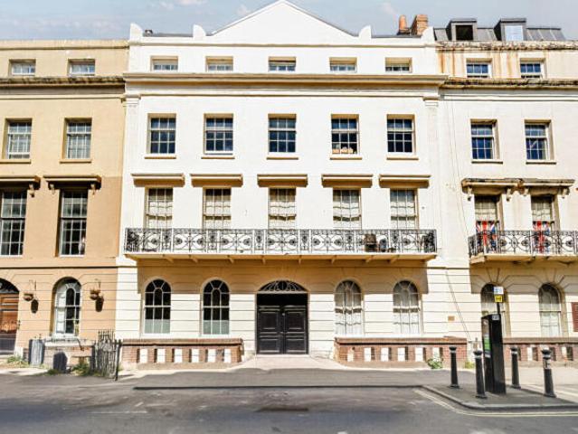 Flat for sale in Barton Stacey, Hampshire