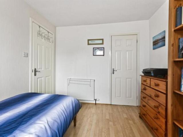 Flat for sale in Summerston, Scotland