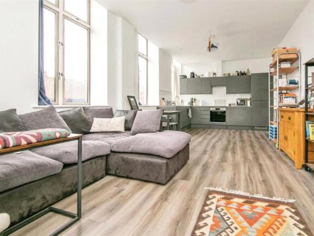 Flat for sale in Key Street, Suffolk