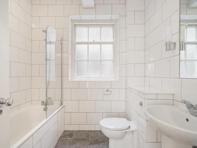 Flat for sale in Cat Hill
