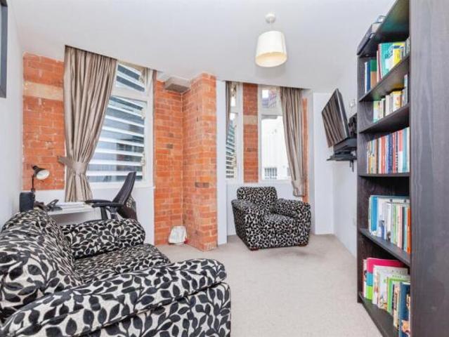 Flat for sale in Highfields, Leicester