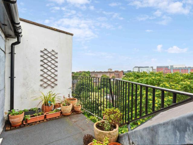 Flat for sale in Cat Hill