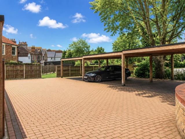 Flat for sale in Navestock Side