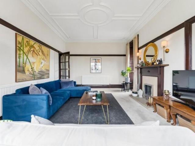 Flat for sale in Hyndland, Scotland